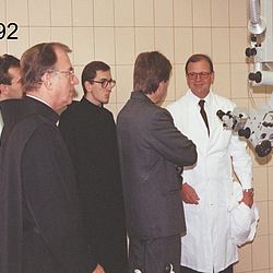05_Eroeffnung_der_beiden_neuen_Augen_Operationssaele_1992.JPG