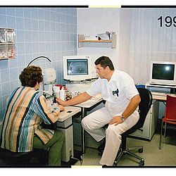 10_Augenambulanz_Untersuchungsraum_1999.JPG
